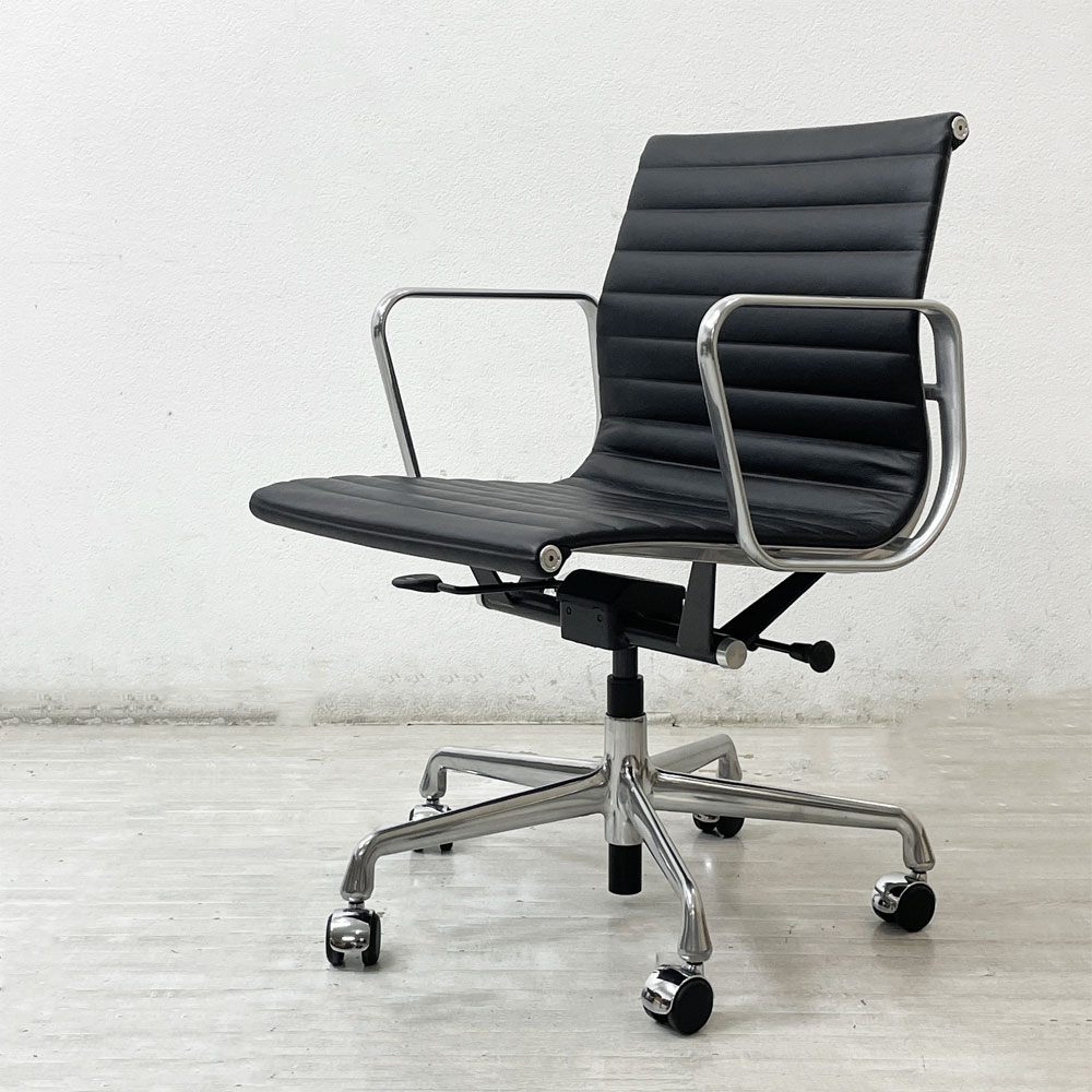 ハーマンミラー Herman Miller アルミナムグループ マネジメントチェア 本革 ブラック 5本脚 ガス圧昇降式 キャスター付 C&R イームズ A ●
