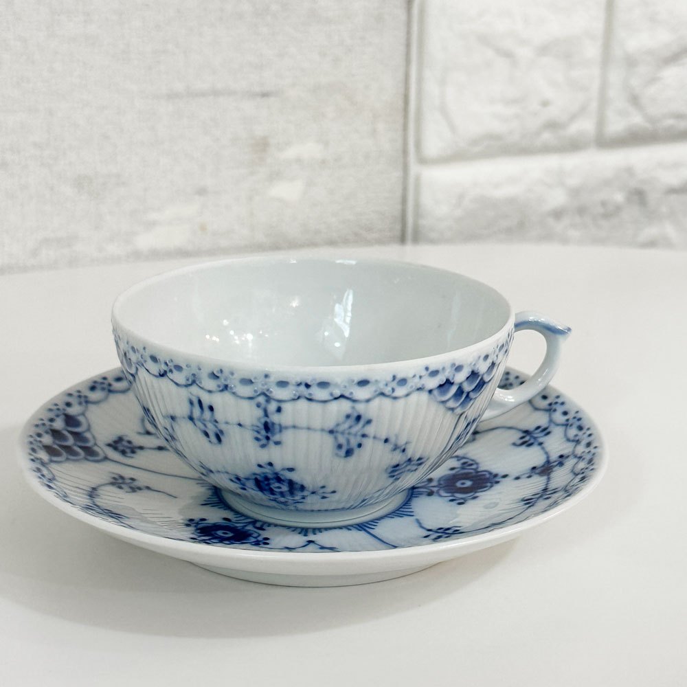 ロイヤルコペンハーゲン ROYAL COPENHAGEN ブルーフルーテッド ハーフレース ティーカップ＆ソーサー 北欧食器 F ◎
