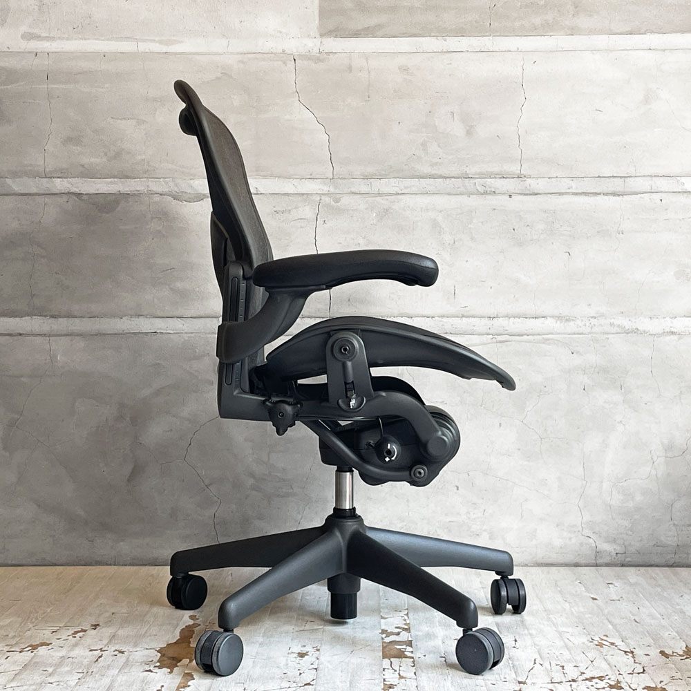 ハーマンミラー HermanMiller アーロンチェア ライト Aサイズ クラシックカーボンメッシュ ポスチャーフィット グラファイトベース アーム固定 ♪