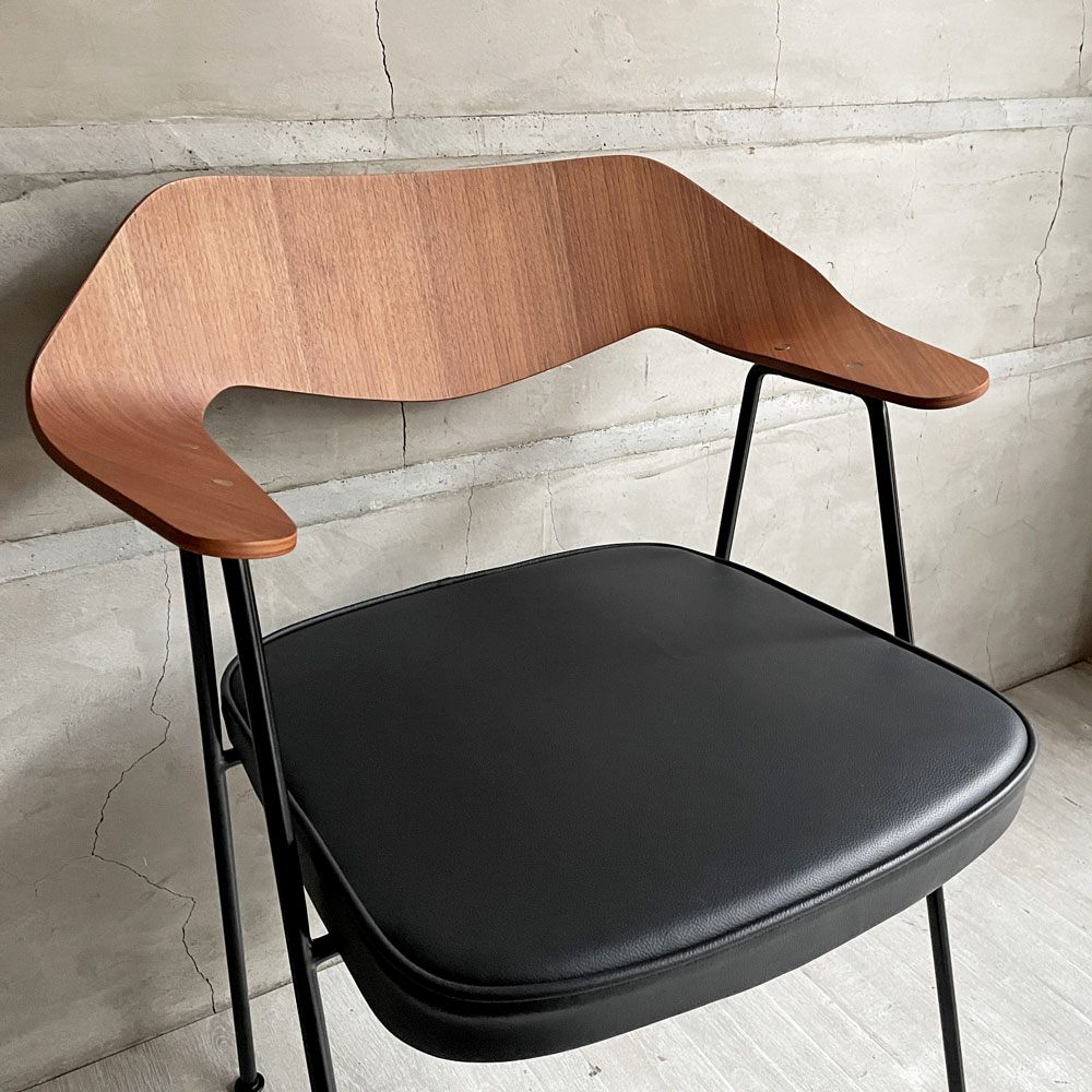 ケースファニチャー Case Furniture 675チェア ダイニングチェア アームチェア ウォールナット材 レザーシート ロビンデイ Robin Day ACTUS取扱 A ♪