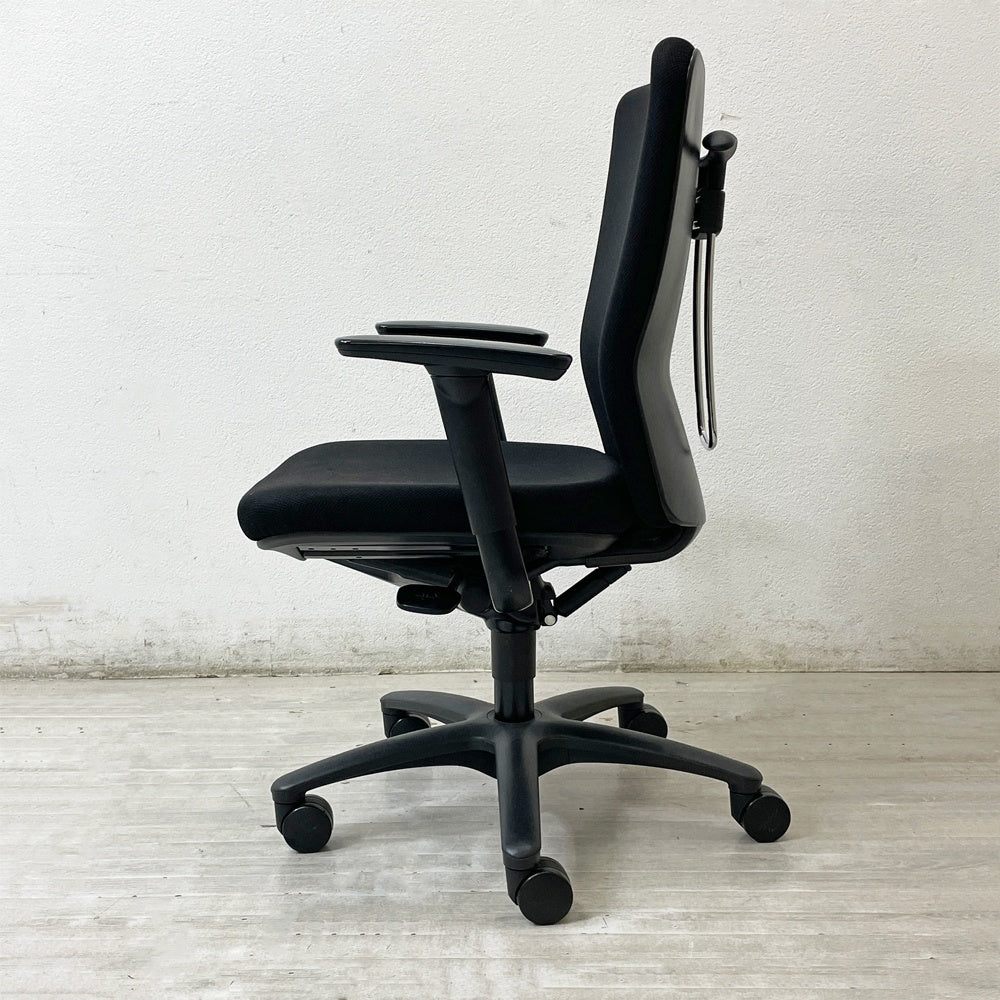 オカムラ okamura カロッツァチェア Carrozza chair デスクチェア オフィスチェア アーム キャスター ハンガー付き ブラック ●