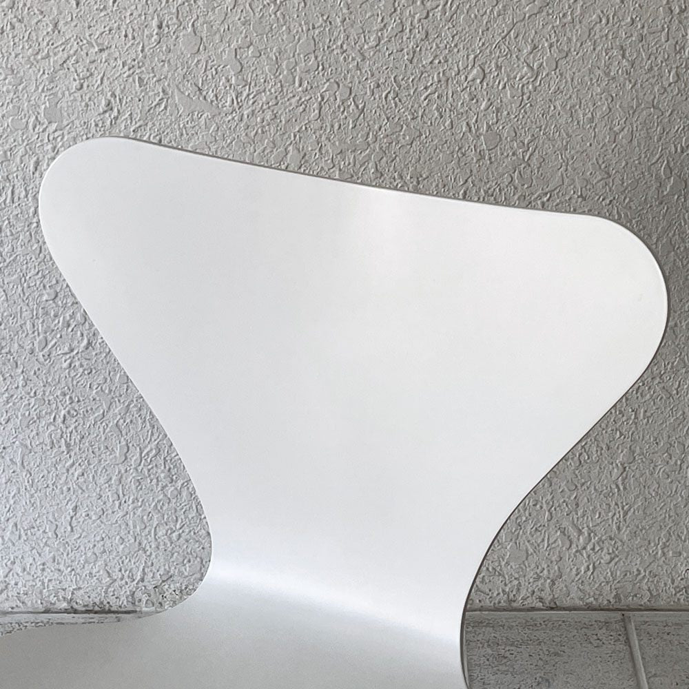 フリッツハンセン Fritz Hansen 3107 セブンチェア ラッカー仕上げ ホワイト スタッキング アルネ・ヤコブセン デンマーク 北欧家具 B ◇