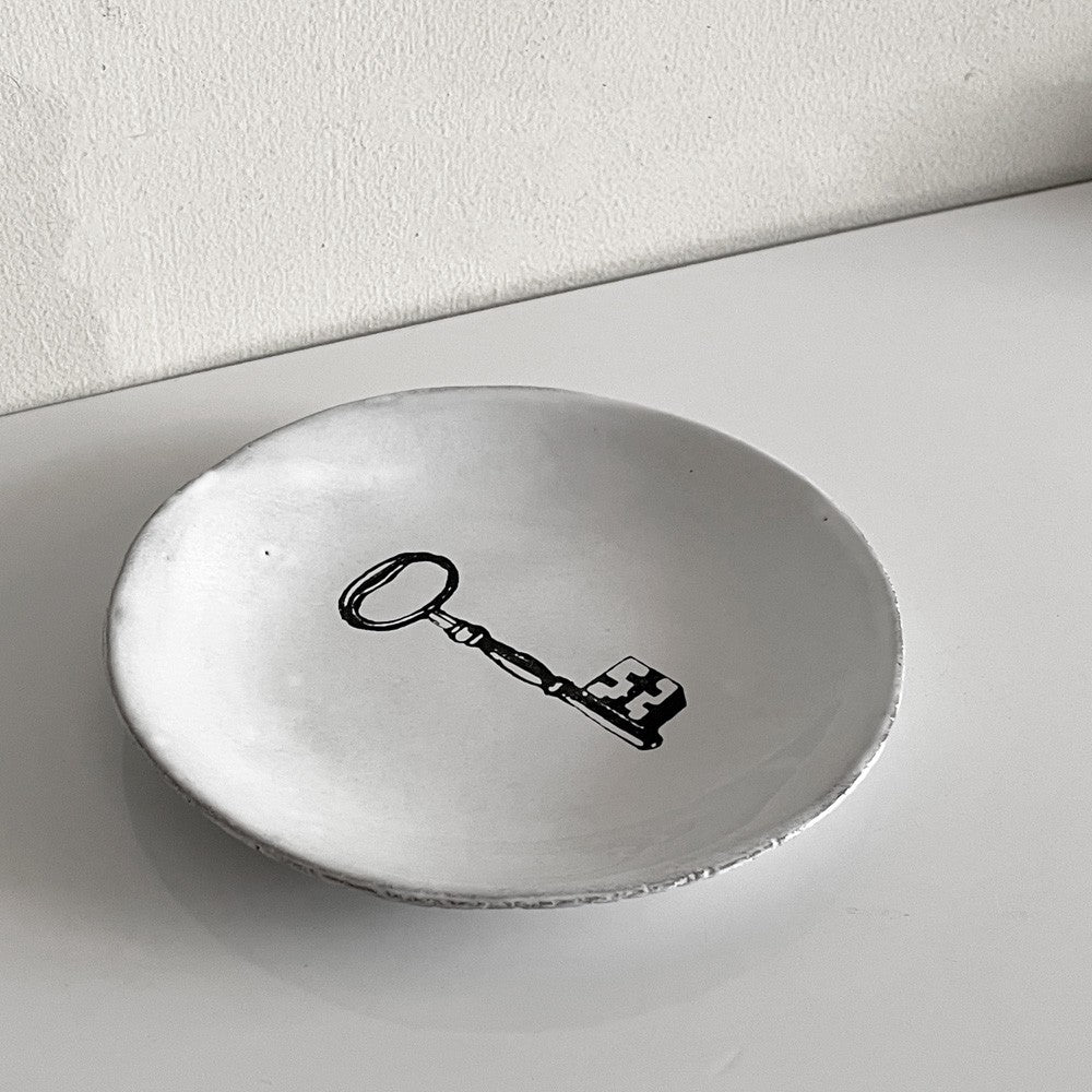 アスティエ・ド・ヴィラット ASTIER de VILLATTE ジョンデリアン JOHN DERIAN キー Key スモールプレート Φ13.5cm 陶器 フランス ■