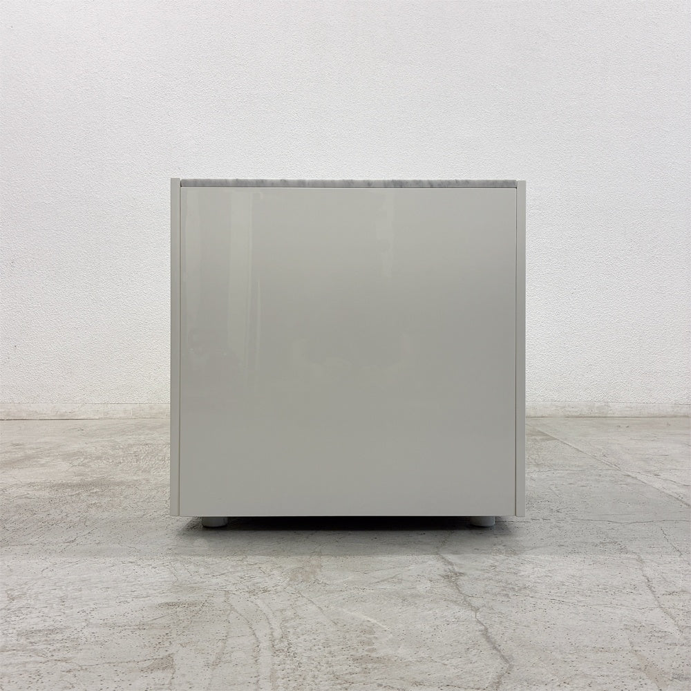 カッシーナ・イクスシー Cassina IXC. #256 フラット キャビネット FLAT Cabinet 4枚扉 サイドボード TYPE-E 大理石天板 × グロッシーホワイト ピエロ・リッソーニ デザイン 参考上代 約84万円の品 〓
