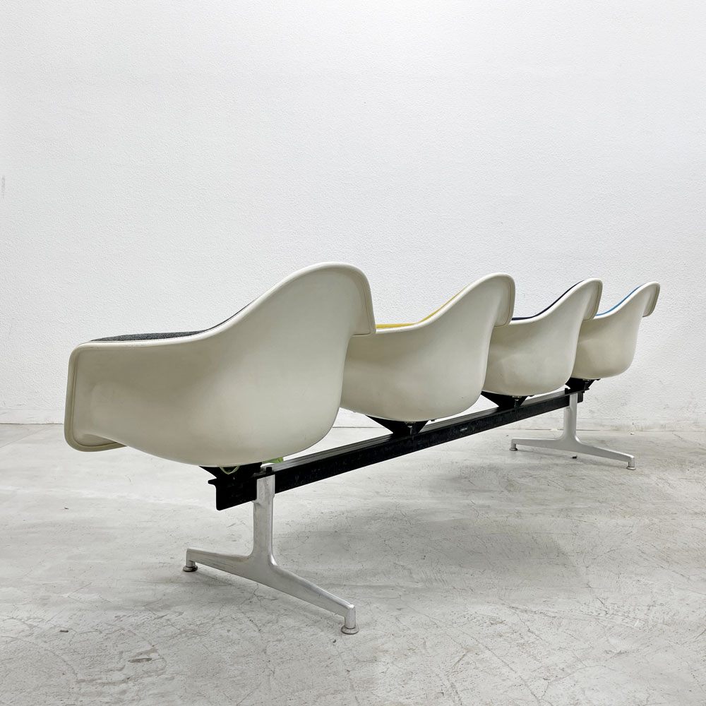 ハーマンミラー Herman Miller ビンテージ エアポートベンチ タンデムシート 4連 アームシェル 2nd ファブリック 新品張替え済 イームズ 希少 B 〓