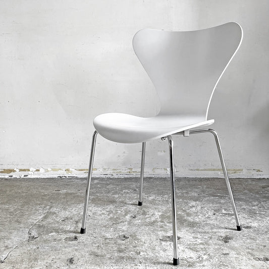 フリッツハンセン Fritz Hansen 3107 セブンチェア ラッカー仕上げ ホワイト スタッキング アルネ・ヤコブセン デンマーク 北欧家具 ■