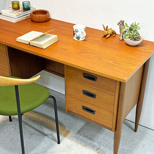 デンマークビンテージ Danish Vintage チーク材 両袖デスク 6ドロワー テーパードレッグ W140cm 北欧家具 ●