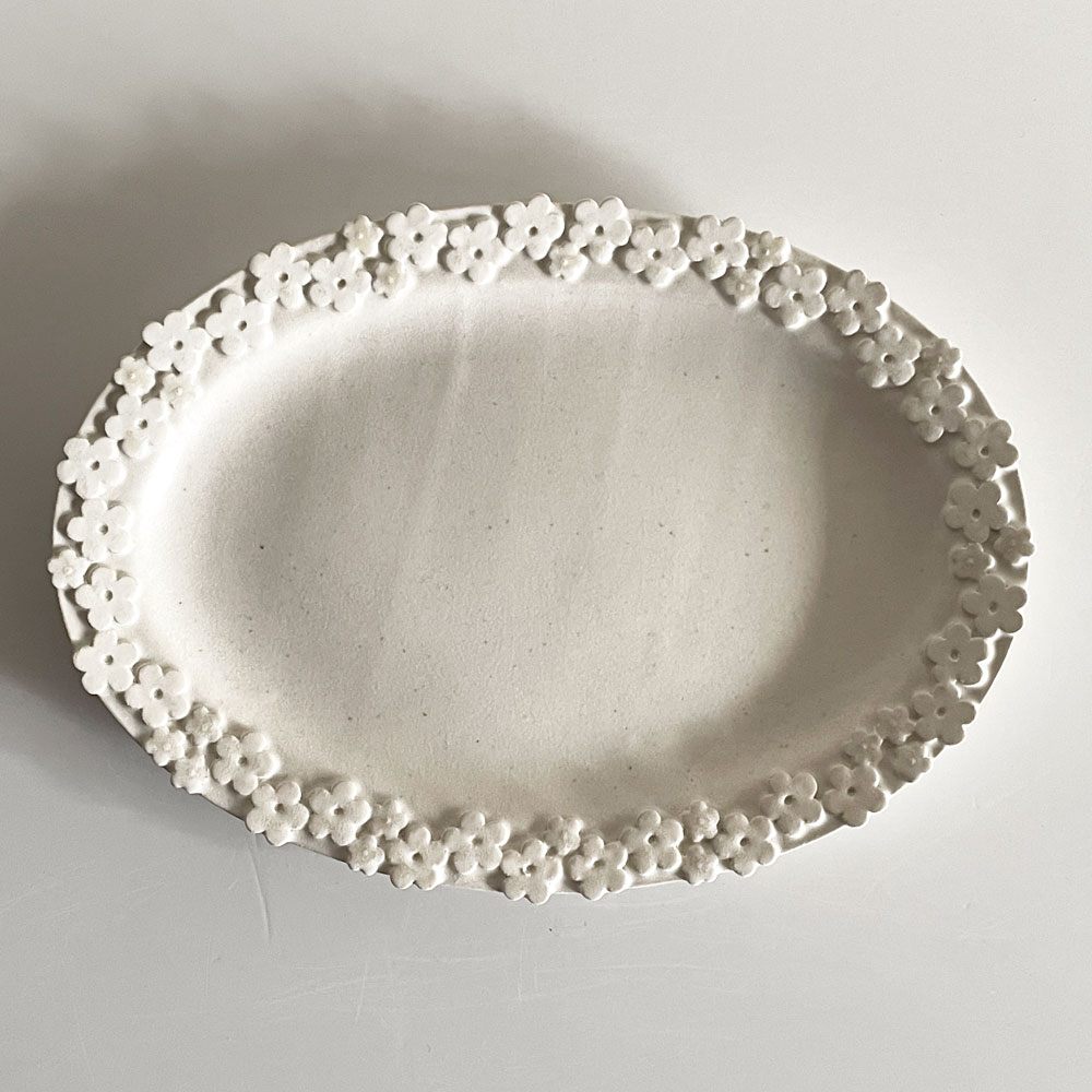 智工房 佐野智子 小花の楕円プレート オーバル皿 ホワイト系 平皿 陶器 半磁器 約23cm 現代作家 ■