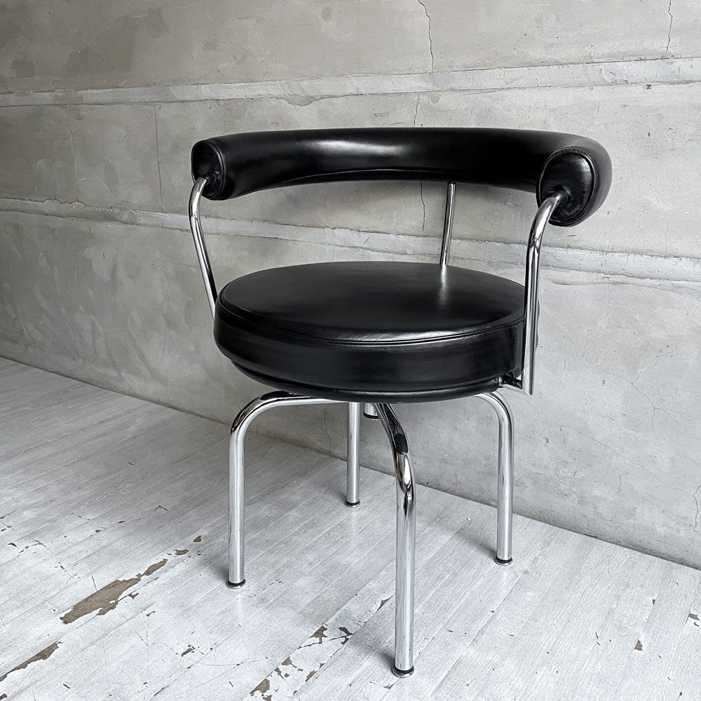カッシーナ Cassina フォートゥイユ トゥルナン スウィベルチェア 7 FAUTEUIL TOURNANT LC7 レザー 本革 ブラック シャルロット・ペリアン イ・マエストリ・コレクション MoMA ♪