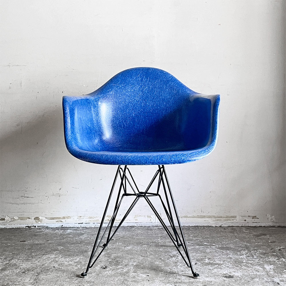 ハーマンミラー Herman Miller アームシェルチェア 現行FRP製 ウルトラマリンブルー エッフェルベース C&R イームズ ミッドセンチュリー ■