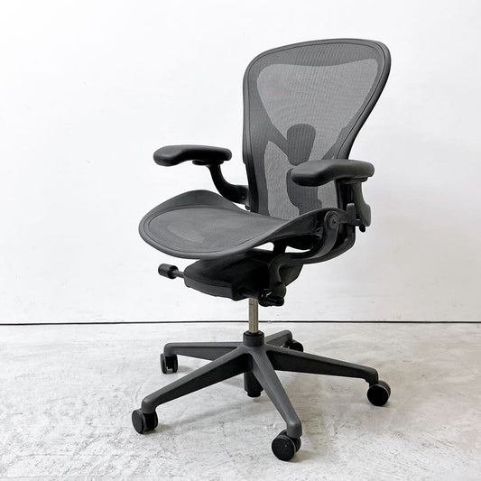 ハーマンミラー Herman Miller アーロンチェア リマスタード フル装備 Bサイズ グラファイトベース ビル・スタンフ ＆ ドン・チャドウィック ポスチャーフィットSL ●