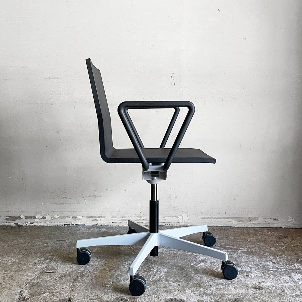 ヴィトラ vitra ゼロフォー .04 スタジオチェア オフィスチェア アームレスト付 ブラック マールテン・ヴァン・セーヴェレン Maarten Van Severen 定価￥202,400- ■