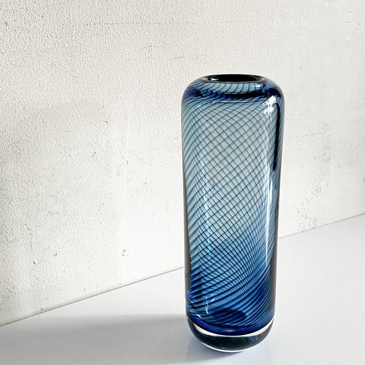 コスタボダ Kosta Boda フラワーベース 花瓶 花器 ベングト・エデンフォルク Bengt Edenfalk ガラス カットサイン入り ビンテージ 北欧 スウェーデン ■