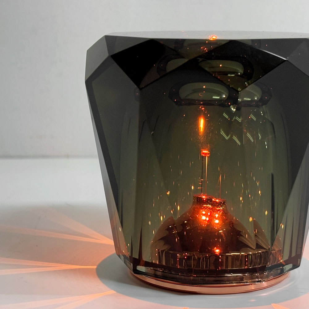 アンビエンテック Ambientec クリスタルアクルクス Xtal Acrux テーブルライト ダークグレー ガラスシェード 箱付き 美品 カッシーナ・イクスシー 取扱 定価￥36,300- ●