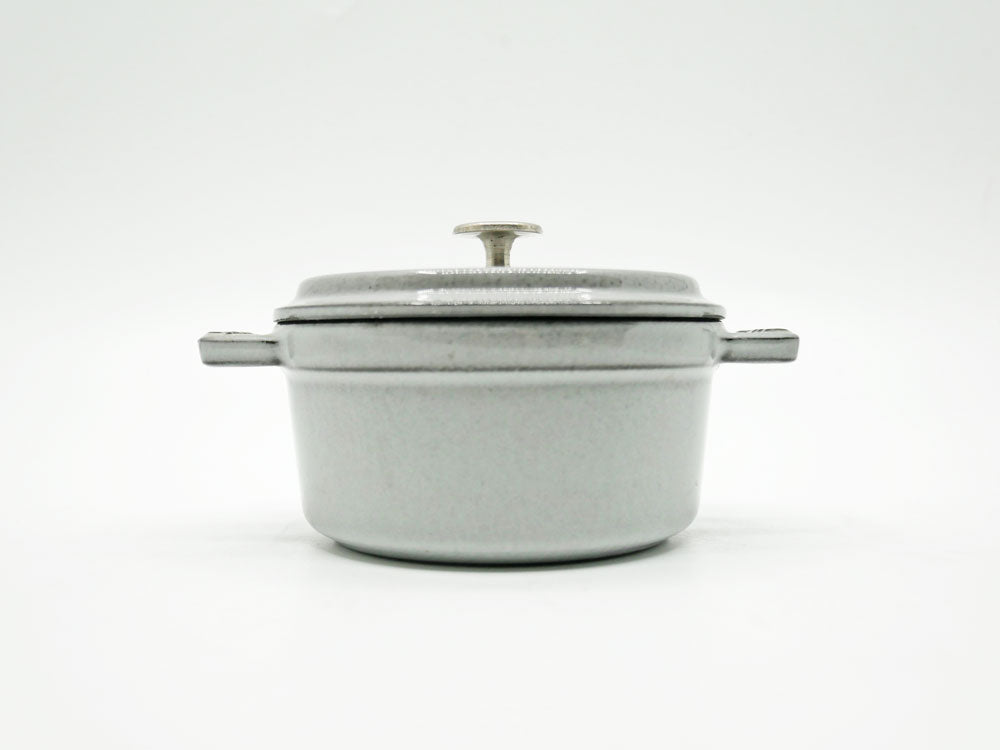 ストウブ STAUB ミニ ピコ ココット ラウンド 10cm グレー 鋳鉄 両手鍋 ガス・IH・オーブン対応 フランス 箱付 定価14,300円 ●