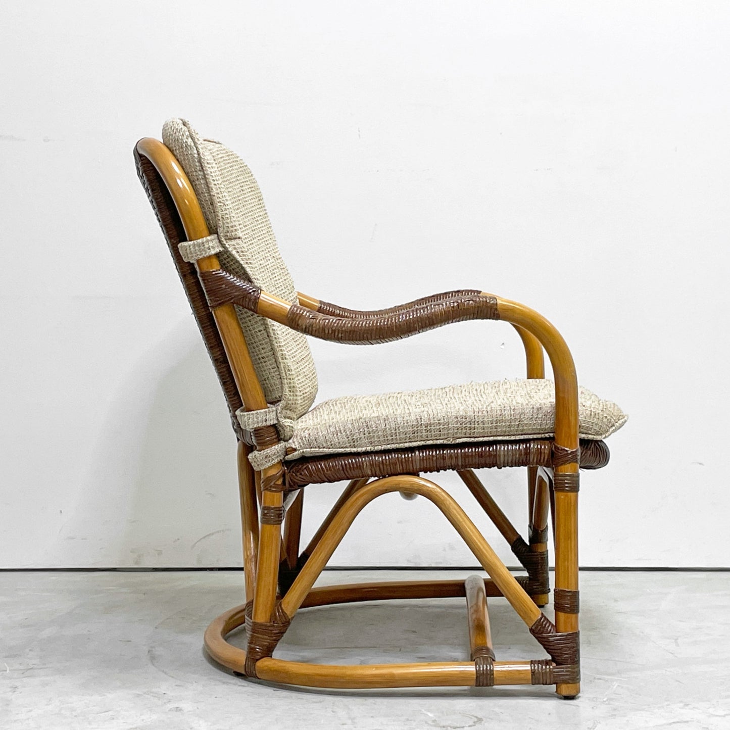 カザマ KAZAMA ルロット アームチェア Lurot Arm Chair ラタン 籐家具 ベージュ系 クッション付き インドネシア 定価￥48,800- A ●