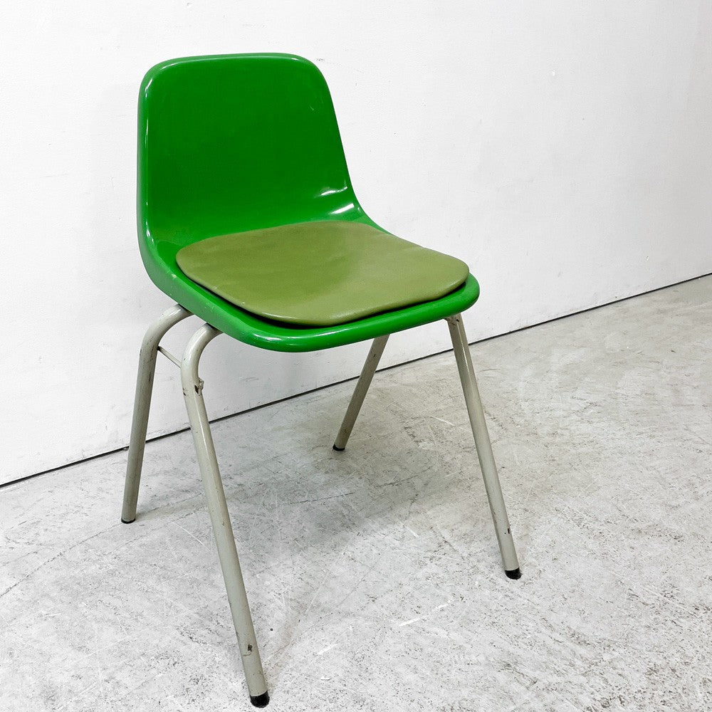 コトブキ KOTOBUKI スタッキングチェア FRP製 シェルチェア スチール脚 座面クッション付き グリーン×グリーン 剣持勇デザイン ビンテージ ジャパニーズミッドセンチュリー B ●