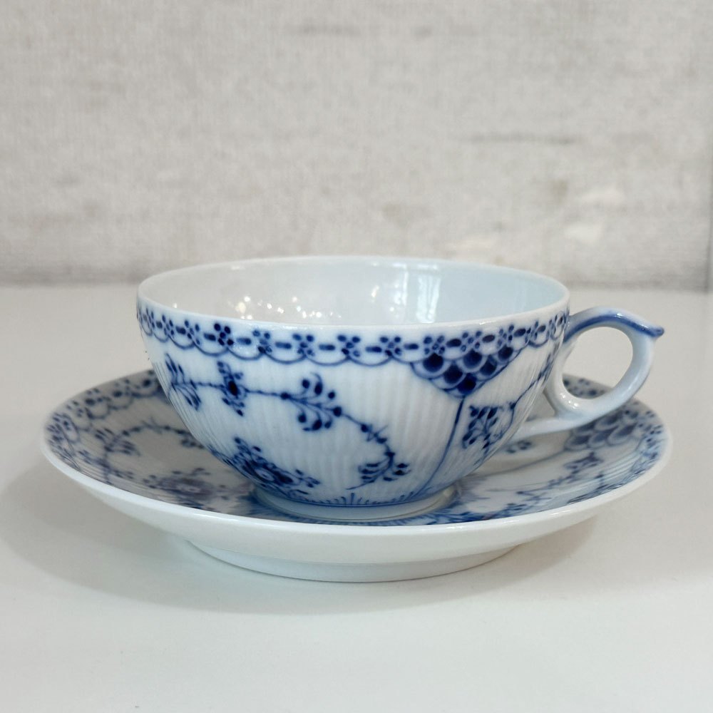 ロイヤルコペンハーゲン ROYAL COPENHAGEN ブルーフルーテッド ハーフレース ティーカップ&ソーサー 北欧食器 I ◎