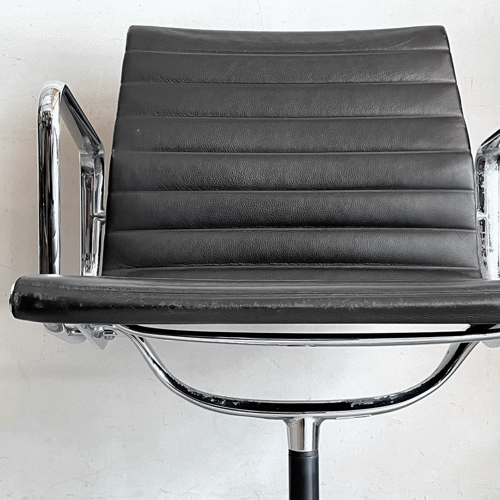 ヴィトラ vitra イームズアルミナムグループ マネジメントチェア デスクチェア 本革 固定脚 4本脚 グライズ C&Rイームズ ■