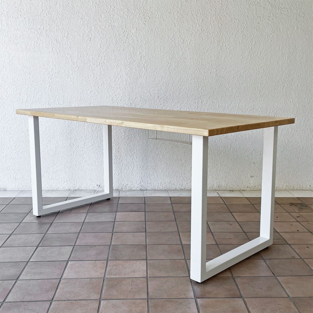 かなでもの KANADEMONO ザ・テーブル THE TABLE デスク ラバーウッド無垢材 W155 x D75 cm スチール スクエアレッグ ホワイト 配線トレー付き ◇