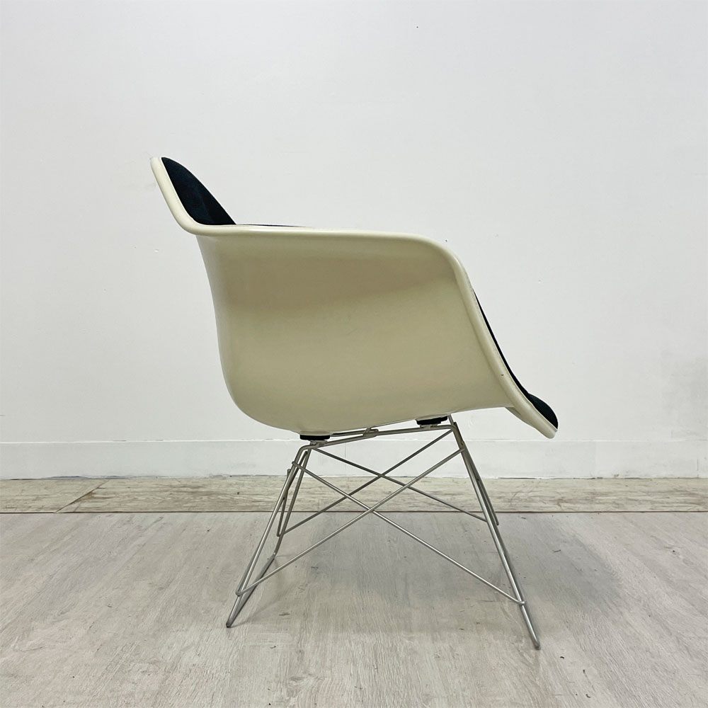 ハーマンミラー Herman Miller アームシェルチェア 現行FRP製 アプホルスター ファブリック ブラック キャッツクレイドル ラウンジベース ミッドセンチュリー C&R イームズ ●