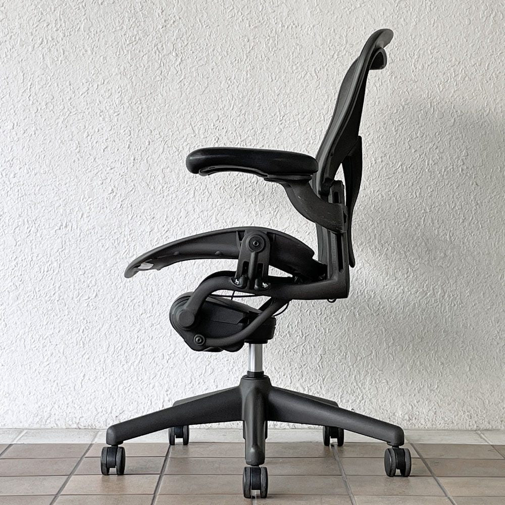ハーマンミラー Herman Miller アーロンチェア クラシック Bサイズ ポスチャーフィット フル装備 グラファイトベース デスクチェア オフィスチェア ◇