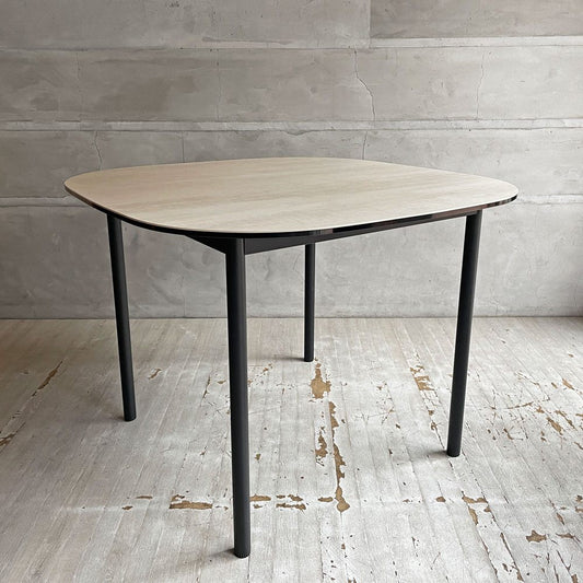 モーダエンカーサ moda en casa ミューズテーブル MEWS table ダイニングテーブル セラミックホワイト天板 モダンデザイン 定価￥114,400- ♪