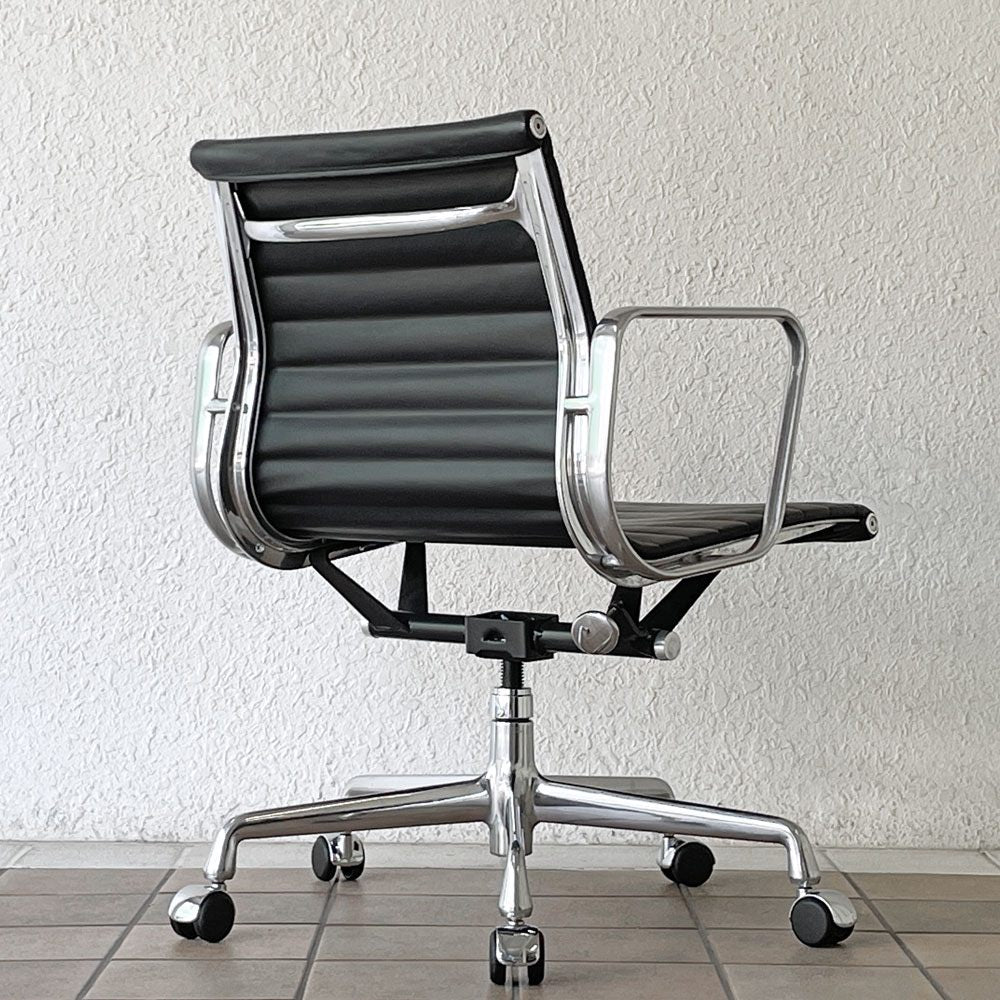 ハーマンミラー Herman Miller アルミナムグループ マネジメントチェア 本革 ブラック 5本脚 キャスター付 C&R イームズ ◇