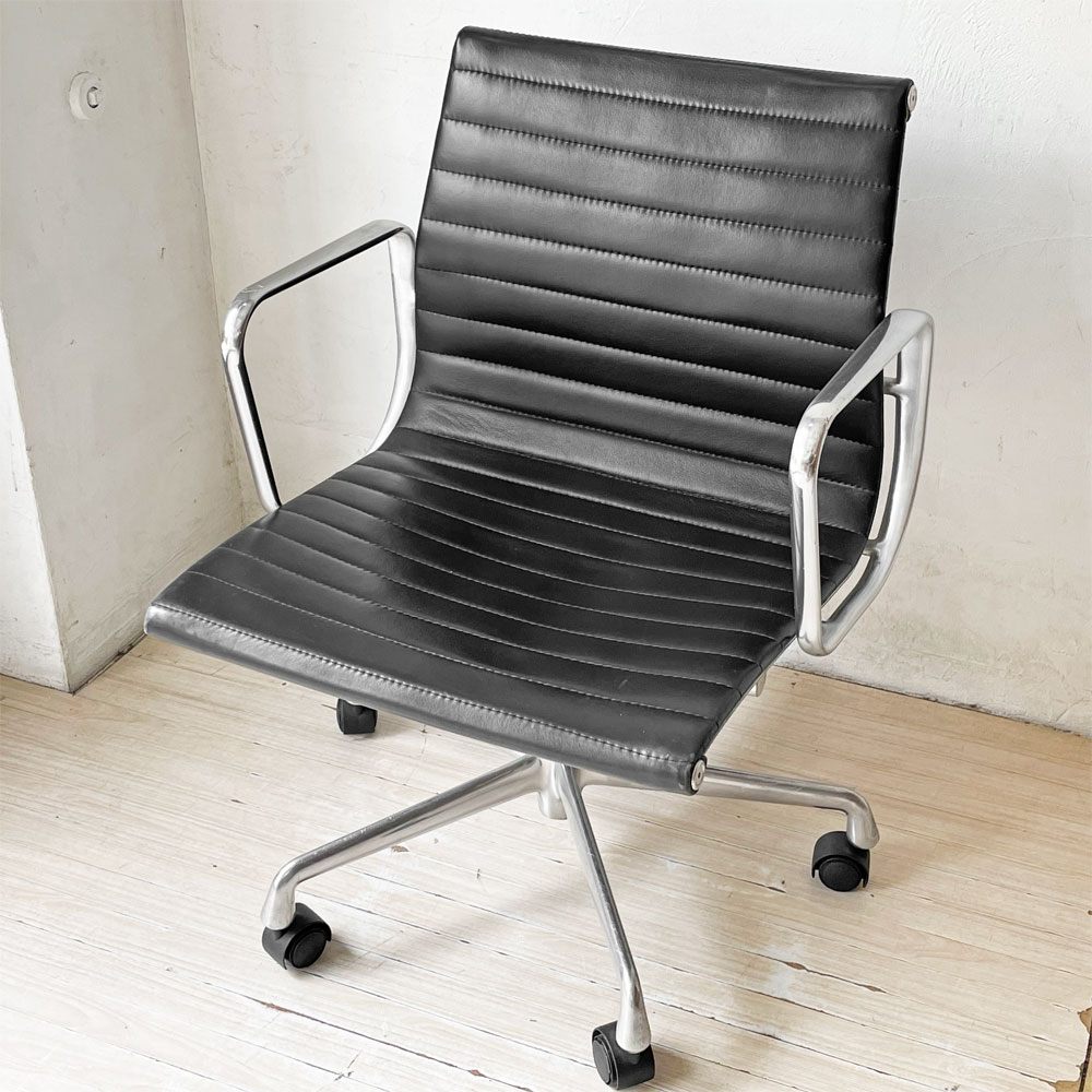 ハーマンミラー Herman Miller アルミナムグループ マネジメントチェア 本革 5本脚 C&Rイームズ ミッドセンチュリー 定価￥400,400- ★