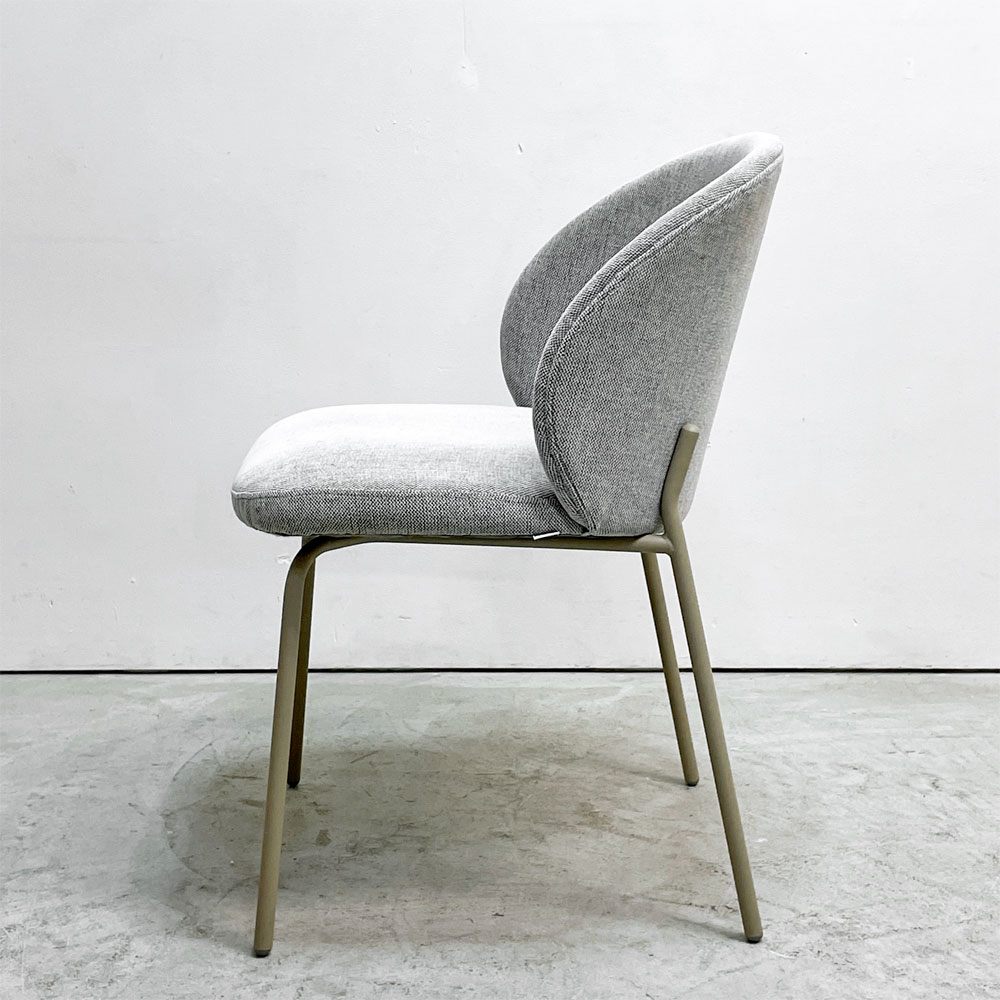 ボーコンセプト BoConcept プリンストン Princeton ダイニングチェア ライトグレー ファブリック メタル脚 マットアッシュグレーラッカー仕上げ A ●