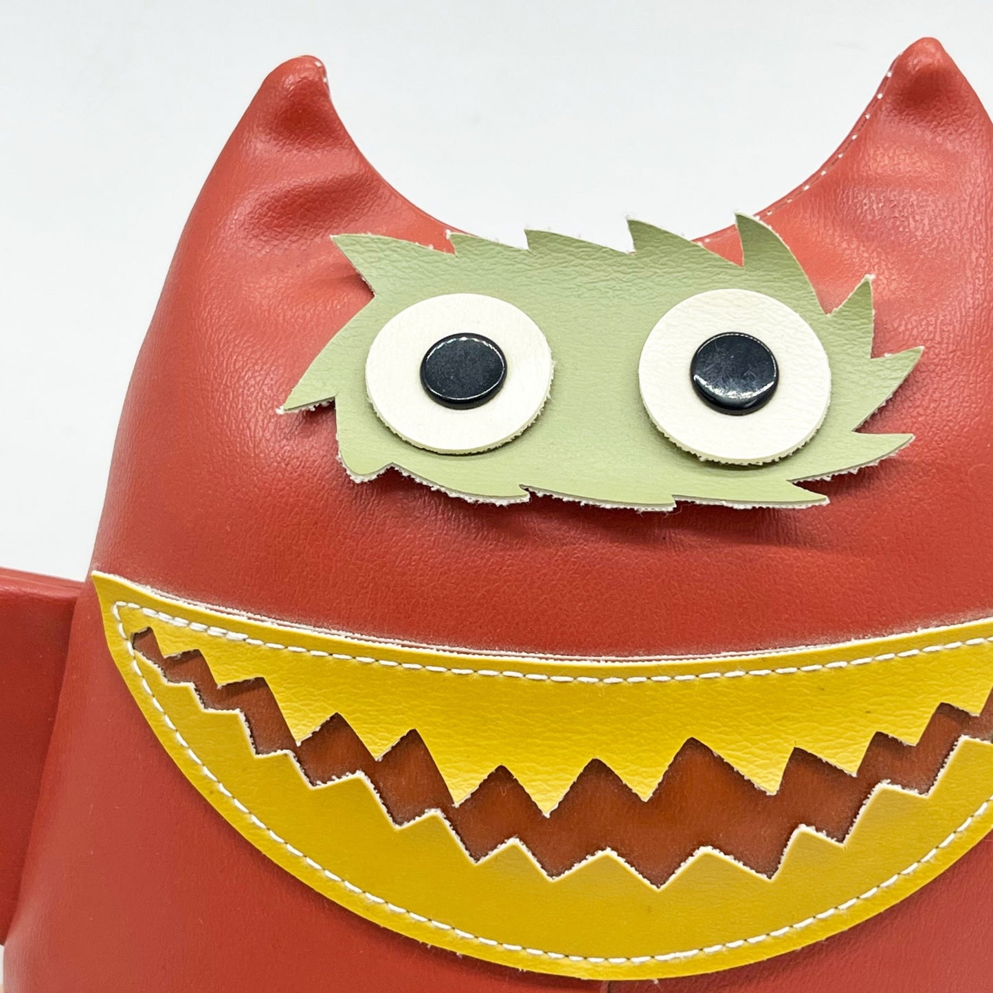 ナウガハイド Naugahyde ナウガモンスター Sサイズ レッド アメリカ ユニロイヤル社 Gram社日本版復刻 ●