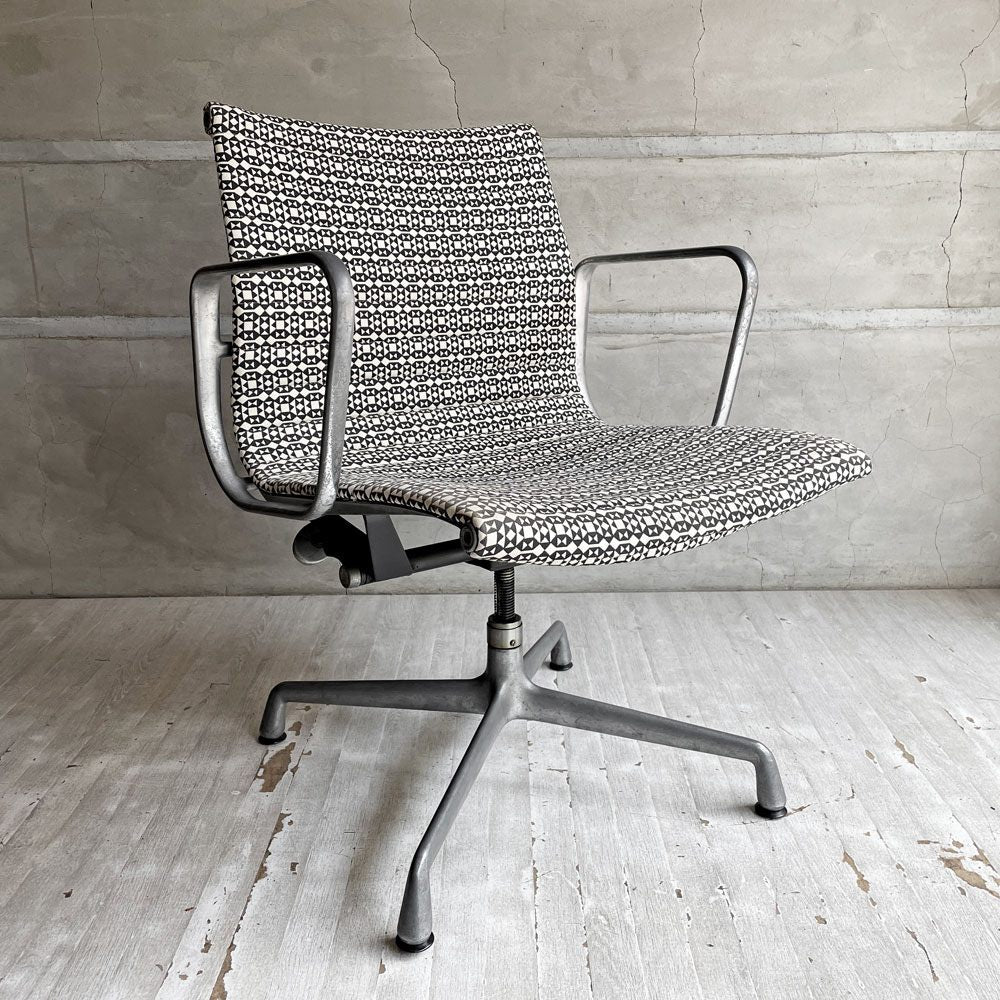 ハーマンミラー Herman Miller ビンテージ アルミナムグループ マネジメントチェア デスクチェア マハラム生地 ジラード Facets張り 固定脚 4本脚 イームズ ミッドセンチュリー♪