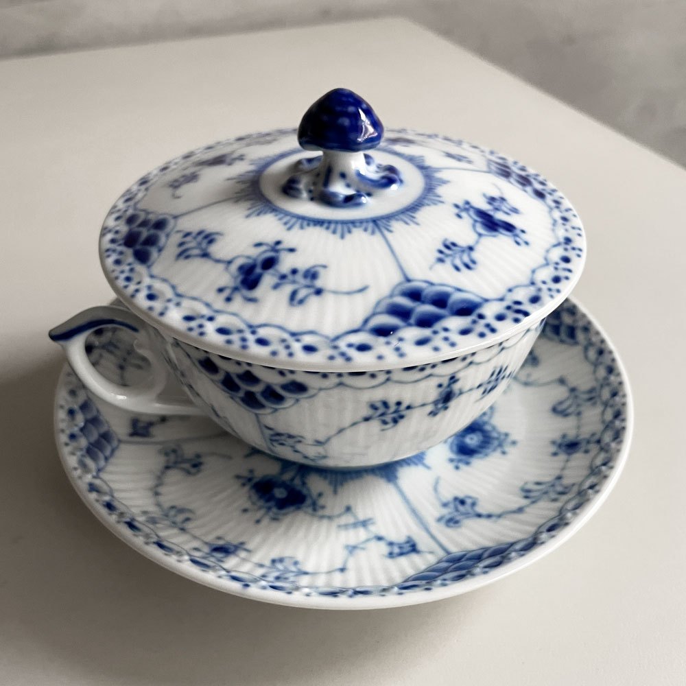 ロイヤルコペンハーゲン ROYAL COPENHAGEN ブルーフルーテッド ハーフレース スープカップ&ソーサー 陶器 北欧食器 廃番 箱付き 未使用 E ♪