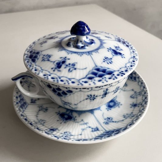 ロイヤルコペンハーゲン ROYAL COPENHAGEN ブルーフルーテッド ハーフレース スープカップ&ソーサー 陶器 北欧食器 廃番 箱付き 未使用 E ♪