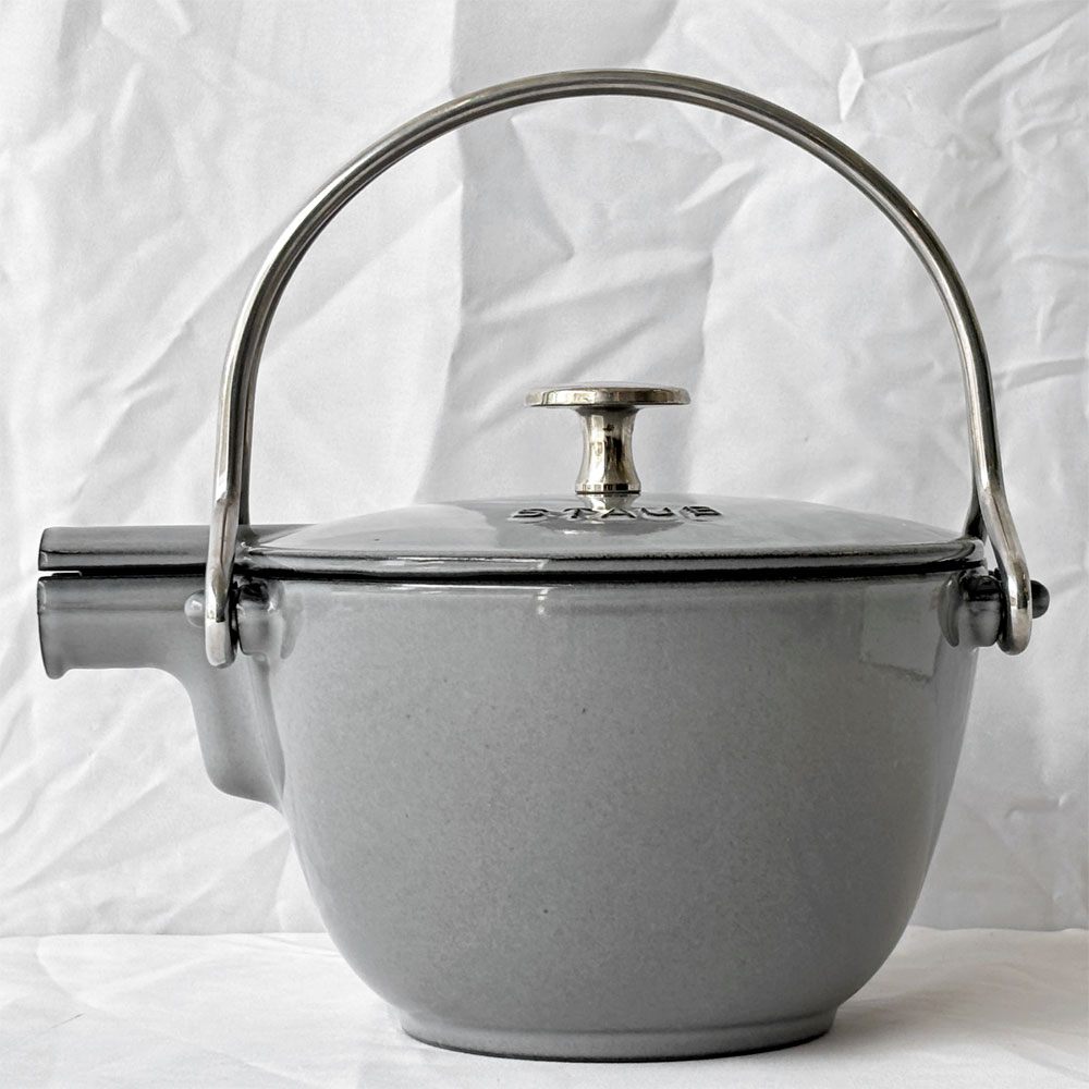 ストウブ STAUB ラウンドティーポット ROUND TEA POT ケトル 1.15L 茶こし付き 鋳物ホーロー製 グラファイトグレー IH対応 直火使用可 箱付き ◇