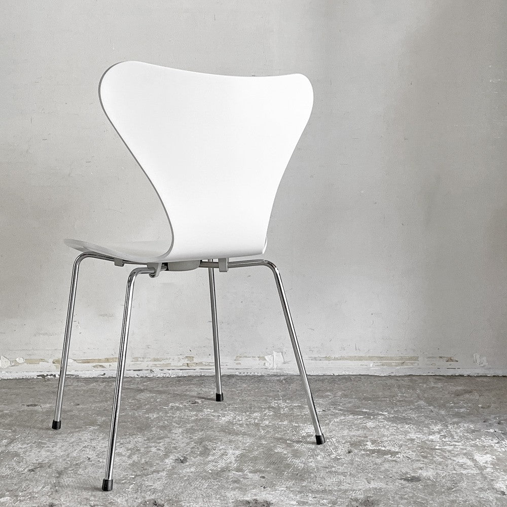 フリッツハンセン Fritz Hansen 3107 セブンチェア ラッカー仕上げ ホワイト スタッキング アルネ・ヤコブセン デンマーク 北欧家具 ■
