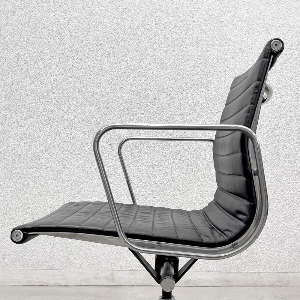 ハーマンミラー Herman Miller アルミナムグループ マネジメントチェア 本革 ブラック 5本脚 キャスター付 C&R イームズ 〓
