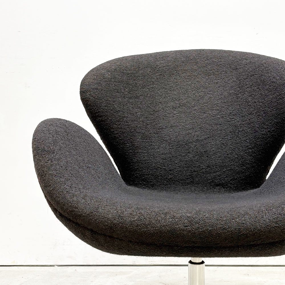 スワンチェア SWAN CHAIR ラウンジチェア アルネ・ヤコブセン Arne Jacobsen ブラック系 ファブリック スウィベル式 リプロダクト デンマークデザイン ●