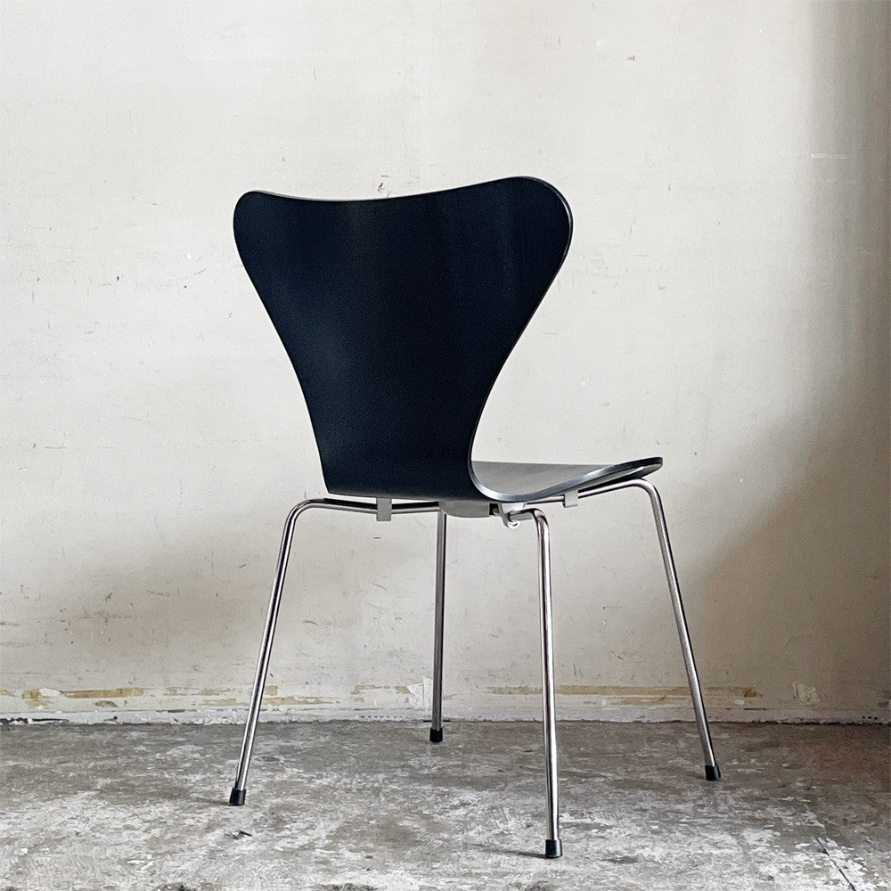 フリッツハンセン Fritz Hansen セブンチェア ダイニングチェア カラードアッシュ ブラック アルネ・ヤコブセン 北欧 デンマーク 定価￥75,680- ■
