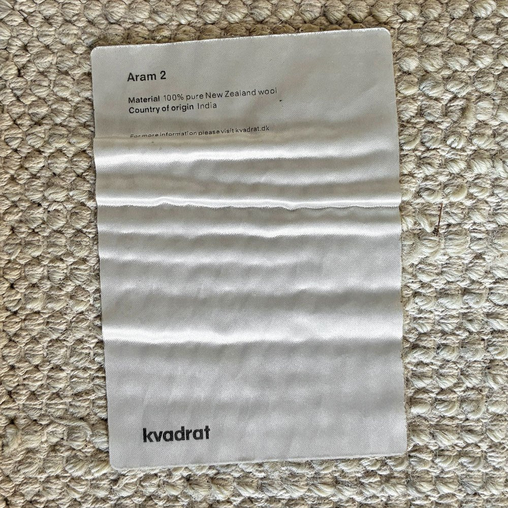 クヴァドラ Kvadrat キナサン Kinnasand アラム Aram2 ウールラグ 255×200cm オフホワイト系 平織り デンマーク 〓