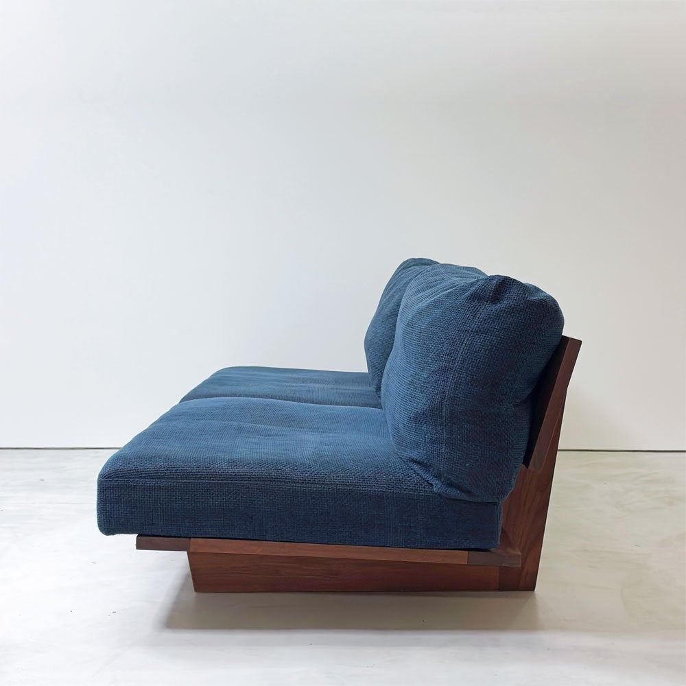 マスターウォール MASTERWAL モノ MONO 3Pソファ W180cm ウォールナット無垢材 フェザークッション プリモネイビー アカセ木工 ●