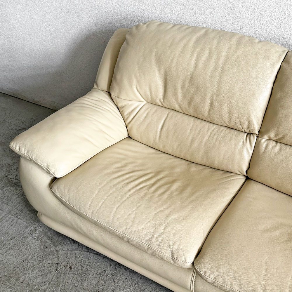 IDC大塚家具 OTSUKA オースチン Austin 2.5人掛けソファ 総革張り ビスク色レザー W187cm ロータイプ脚 現行定価￥308,000-以上 〓