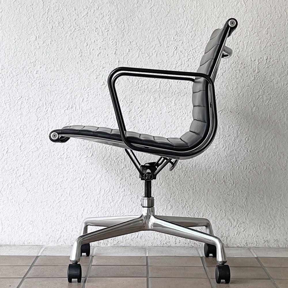 ハーマンミラー Herman Miller アルミナムグループ マネジメントチェア デスクチェア 本革 4本脚 アームチェア キャスター イームズ ビンテージ ◇