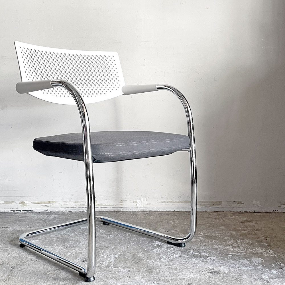 ヴィトラ vitra ビザビ2 Visavis2 アームチェア デスクチェア ホワイト/グレー系 カンティレバー スタッキング不可仕様 アントニオ・チッテリオ ■