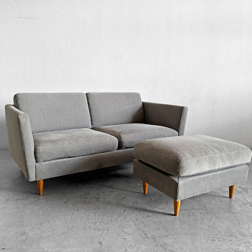 ボーコンセプト BoConcept オーサカ OSAKA 2人掛けソファ + オットマン ファブリック グレー オーク材 モダンデザイン 〓