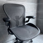 ハーマンミラー Herman Miller アーロンチェア リマスタード フル装備 Cサイズ デスクチェア オフィスチェア グラファイトベース ポスチャーフィットSL ヘッドレスト付き ♪