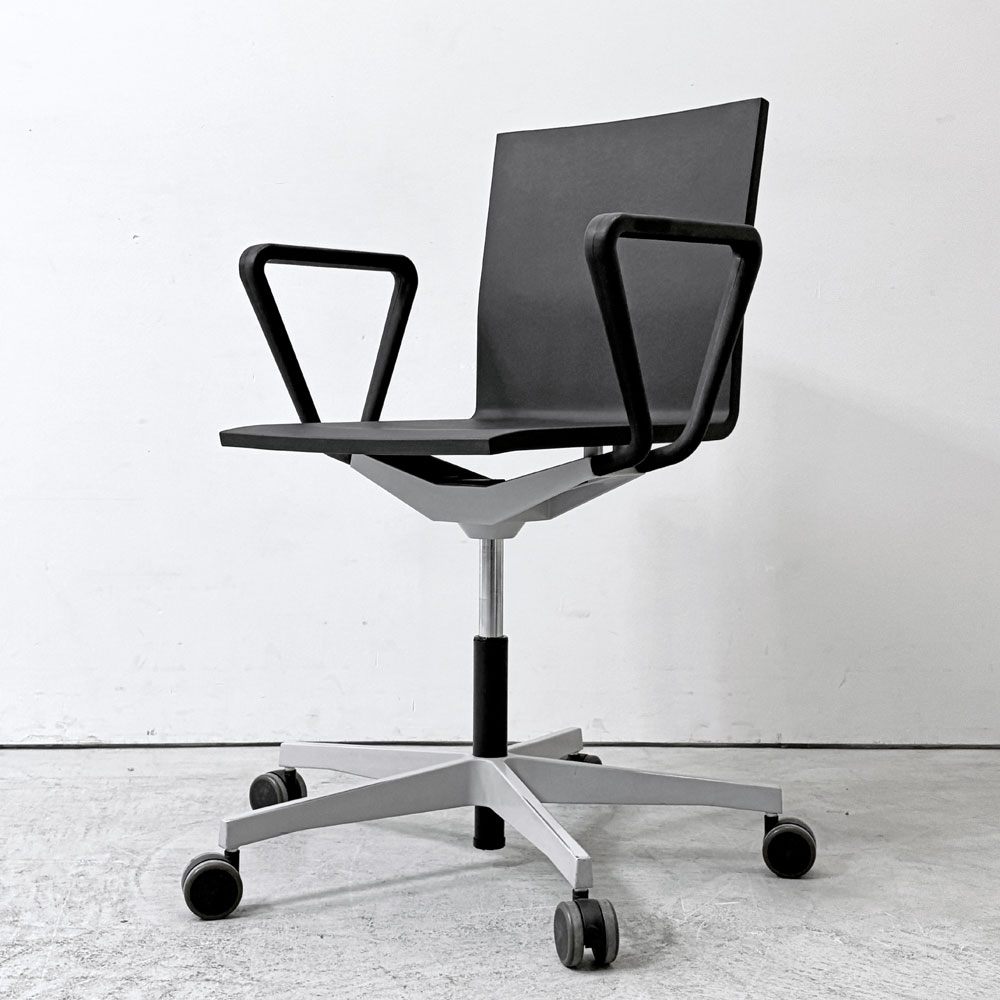 ヴィトラ vitra ゼロフォー 04. スタジオチェア  デスクチェア アームレスト付 ブラック マールテン・ヴァン・セーヴェレン 昇降機能 A ●