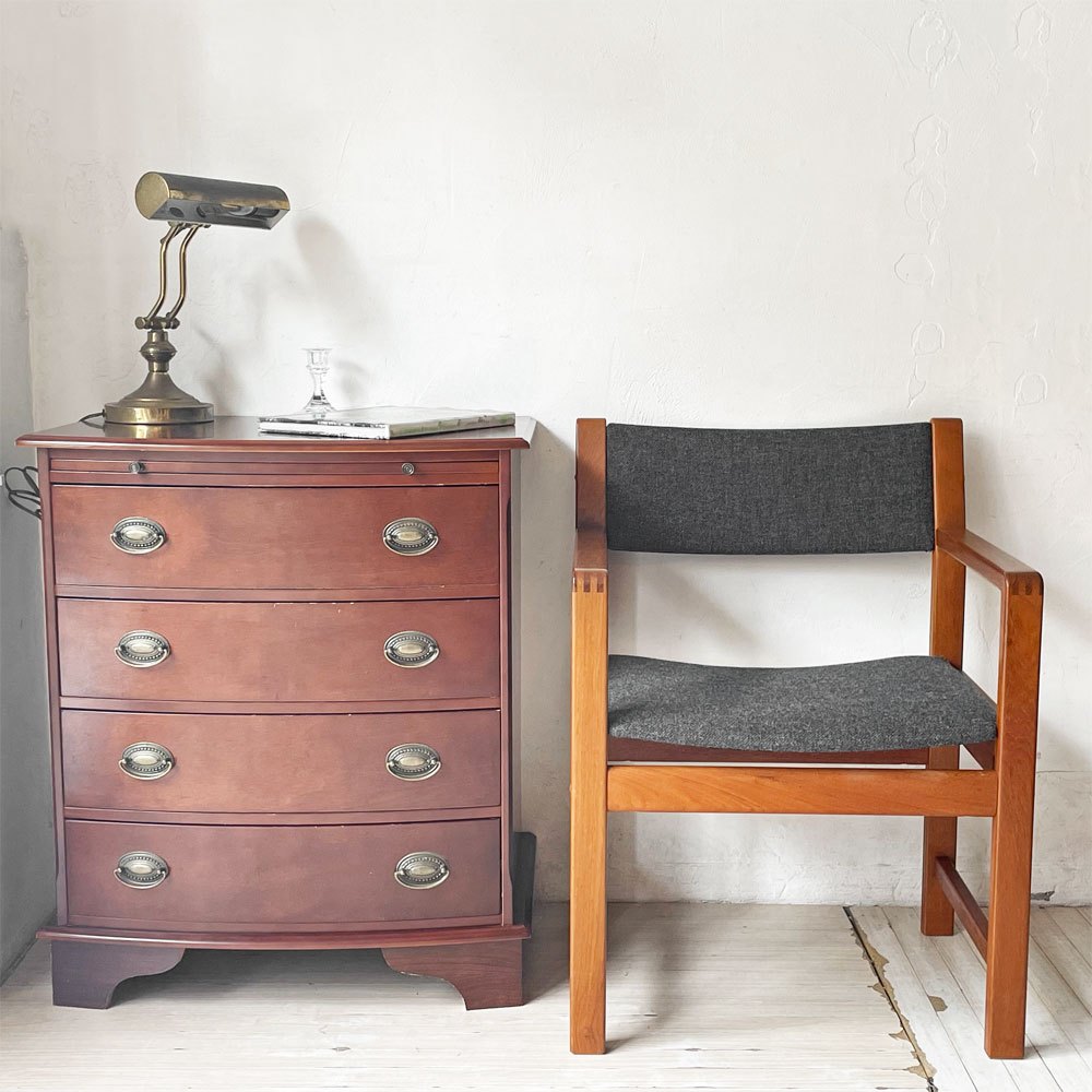 クラシカルスタイル Classical Style 4ドロワー チェスト スライドトレー付き サイドチェスト ベッドサイドテーブル ★