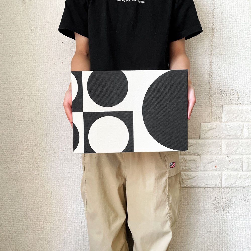 イノベーション INNOVATION ジオメトリ Geometri ファブリックパネル ホワイト＆ブラック 36.5×26cm ヴェルナー・パントン Verner Panton スペースエイジ A ◎