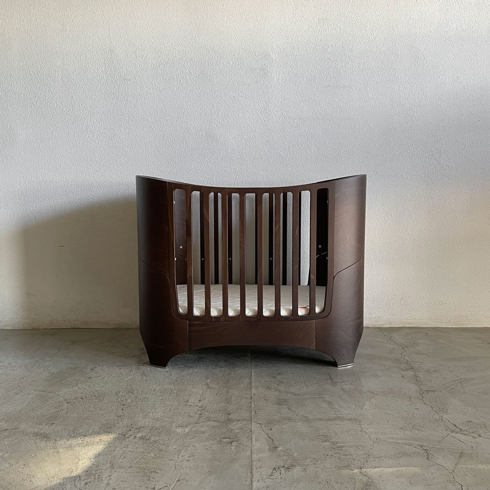 リエンダー Leander ベビーベッド BABY BED アレンジ使用可能 ブナ材 ウォルナット色 北欧家具 デンマーク 参考価格16.5万円 〓
